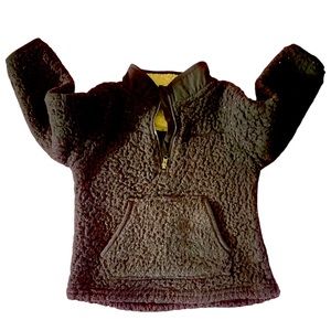 This blacksweater in size 3t is a perfect addition to your little one's wardrobe